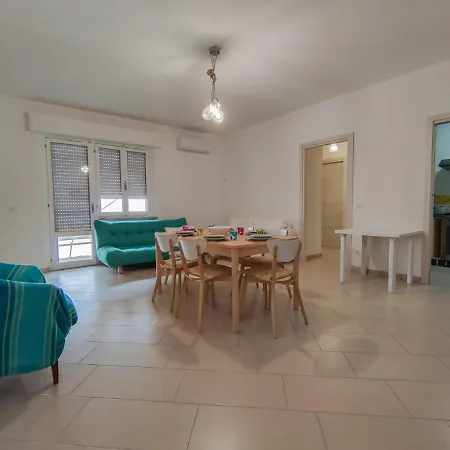 Appartamento 300mt Dalla Spiaggia, Wi-fi, Aria Condizionata E Parcheggio *