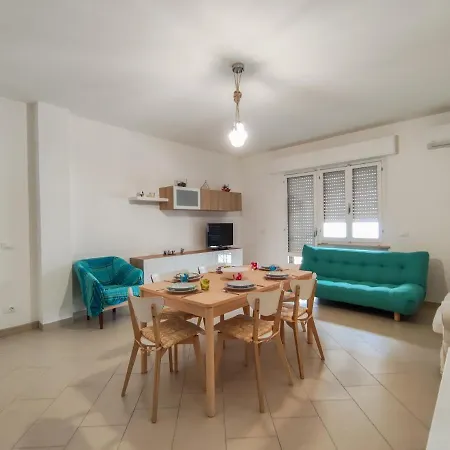 Appartamento 300mt Dalla Spiaggia, Wi-fi, Aria Condizionata E Parcheggio